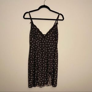 Babydoll night gown, black with bow print